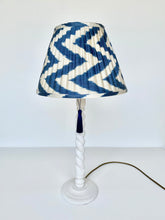 Load image into Gallery viewer, Twisted lamp base