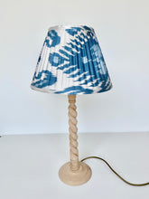 Load image into Gallery viewer, Twisted lamp base