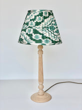 Load image into Gallery viewer, Fluted lamp base