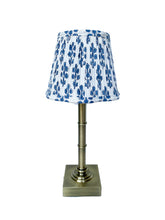 Load image into Gallery viewer, 16cm blue &amp; white scalloped lampshade
